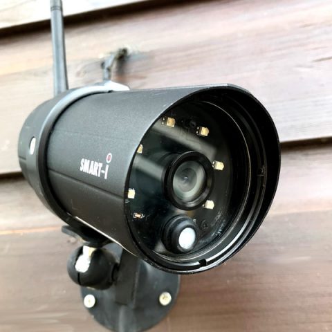 Smart-i bullet-style CCTV camera